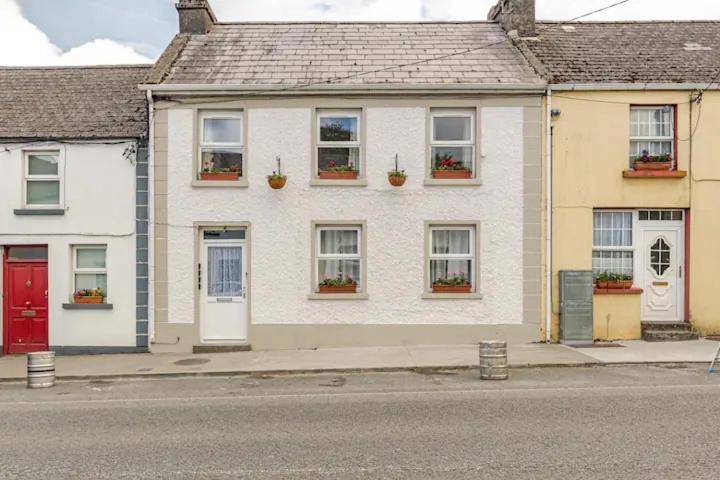 Doorstep To The Burren Hotel Gort Exterior foto